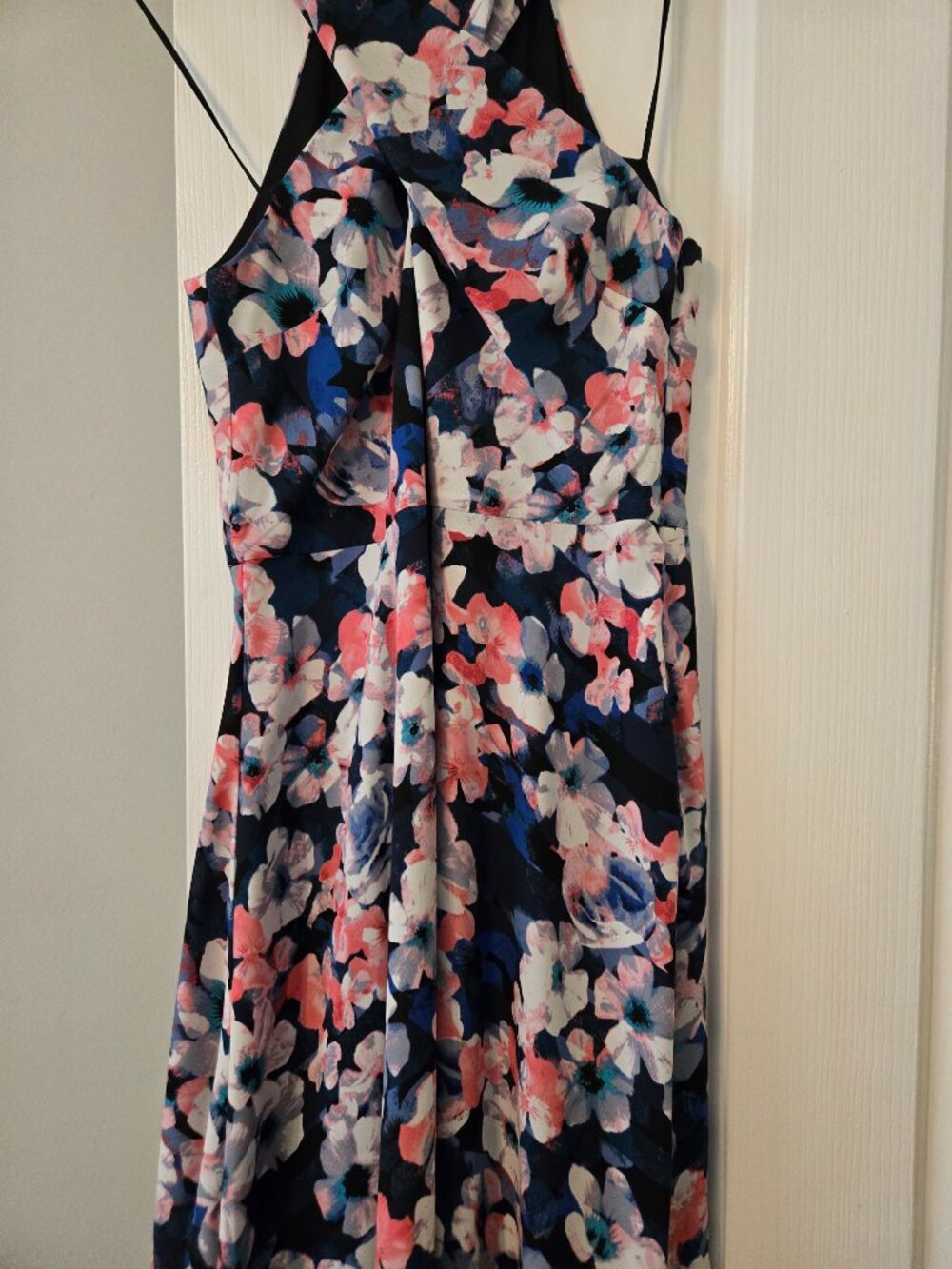 Womens size 4 black floral dress from Express - Picture 3 of 8